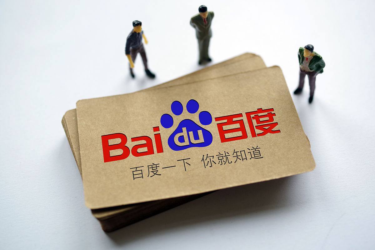 汪峰与森林北聚餐时抽烟